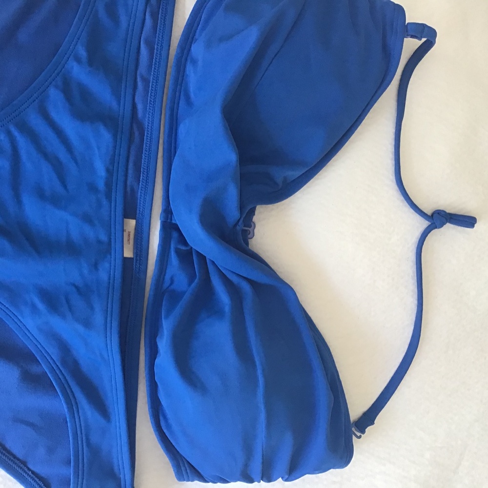 Bikini - Picture 2 of 2